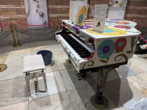広島紙屋町のストリートピアノ